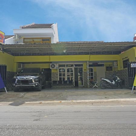 Putih Mulia Homestay Syariah Lumajang Exterior foto
