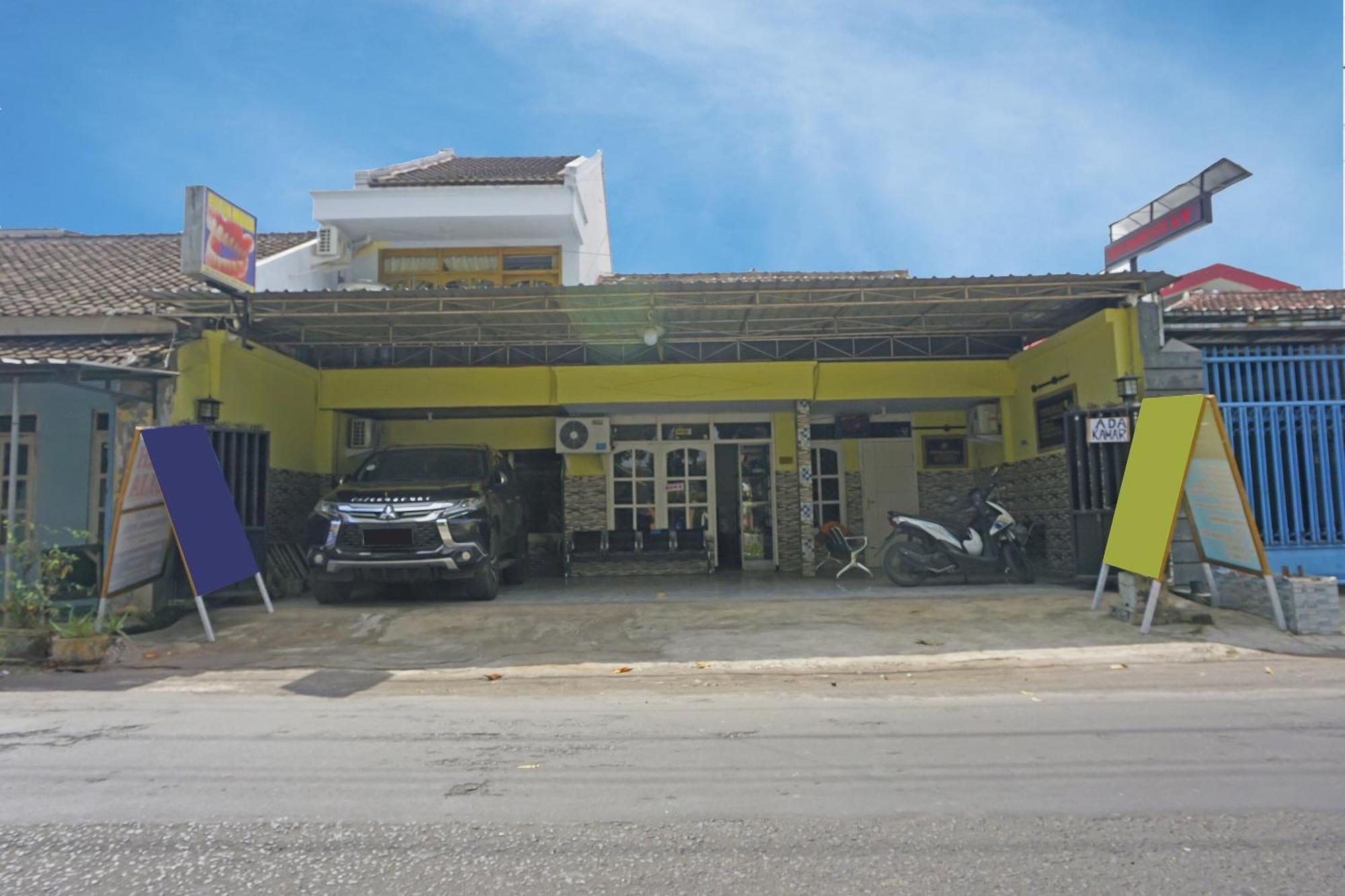Putih Mulia Homestay Syariah Lumajang Exterior foto