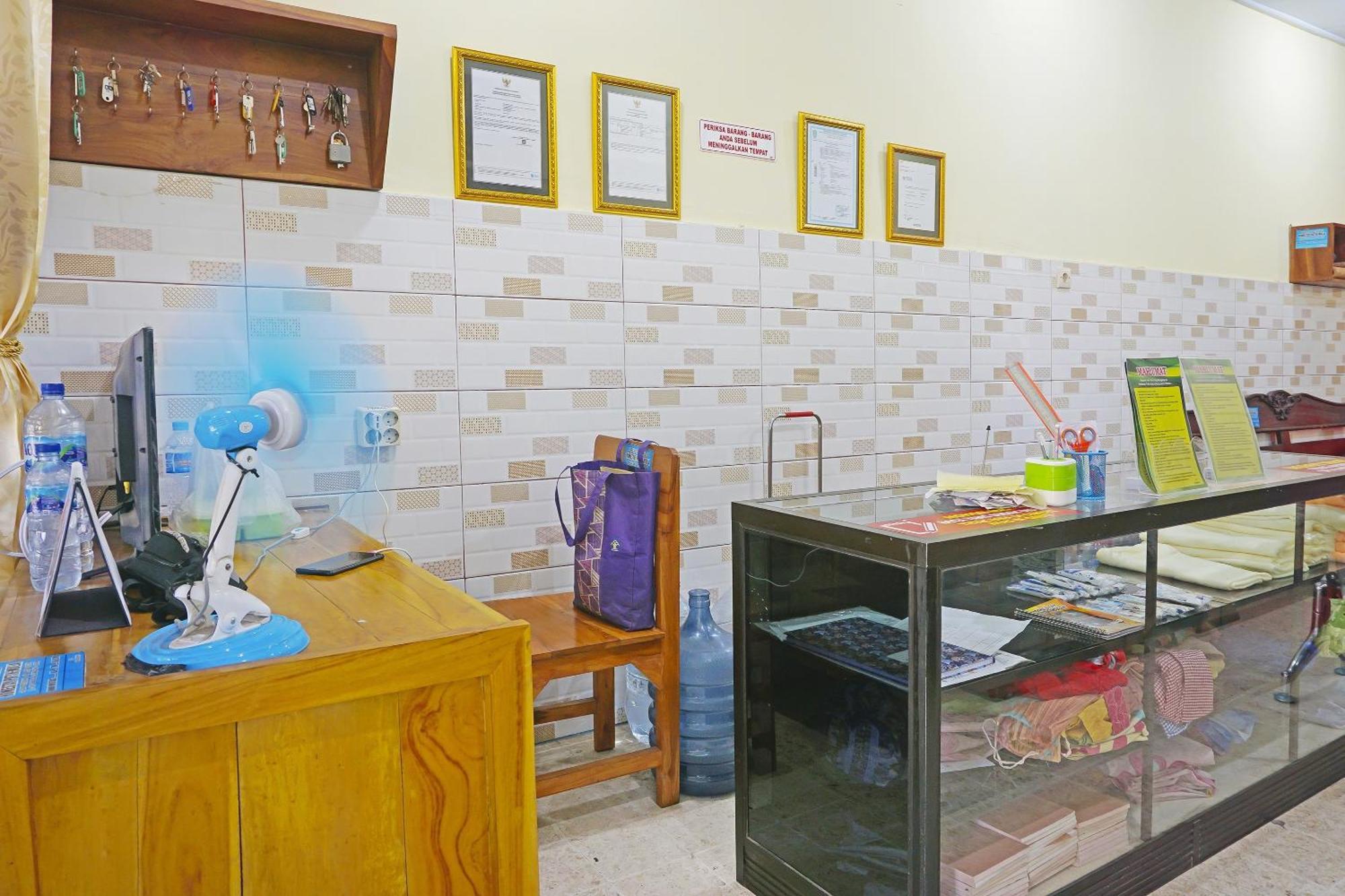 Putih Mulia Homestay Syariah Lumajang Exterior foto